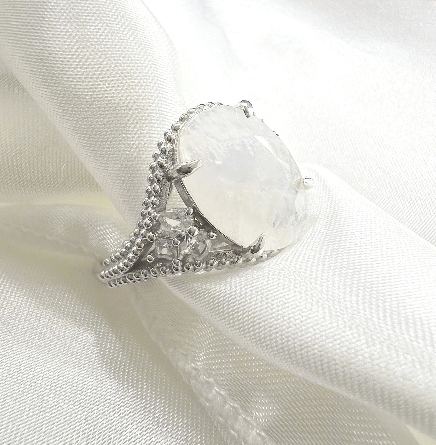 925 Sterling Silver Oval Genuine White Moonstone Beaded Shank Ring