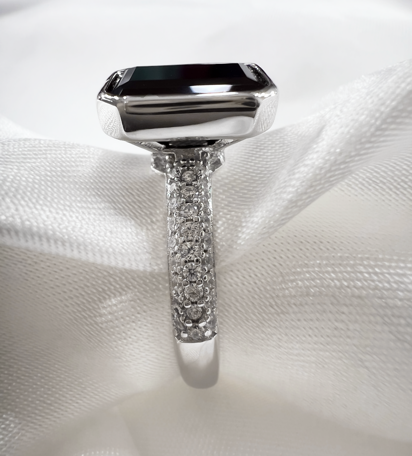 925 Sterling Silver Black Onyx Bezel Ring in Rhodium