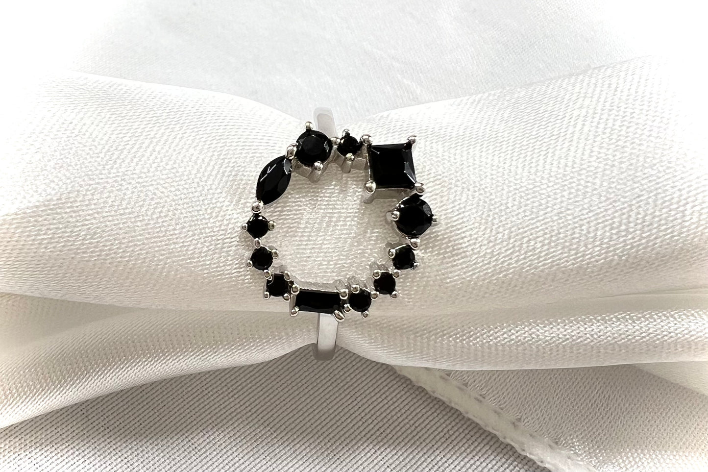 Dainty 925 Sterling Silver Black Onyx Geometric Cluster Band Open Circle Ring